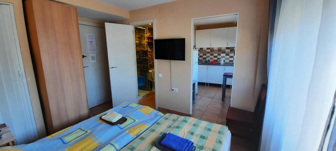 Apartamentos Con Patio لقنت المظهر الخارجي الصورة