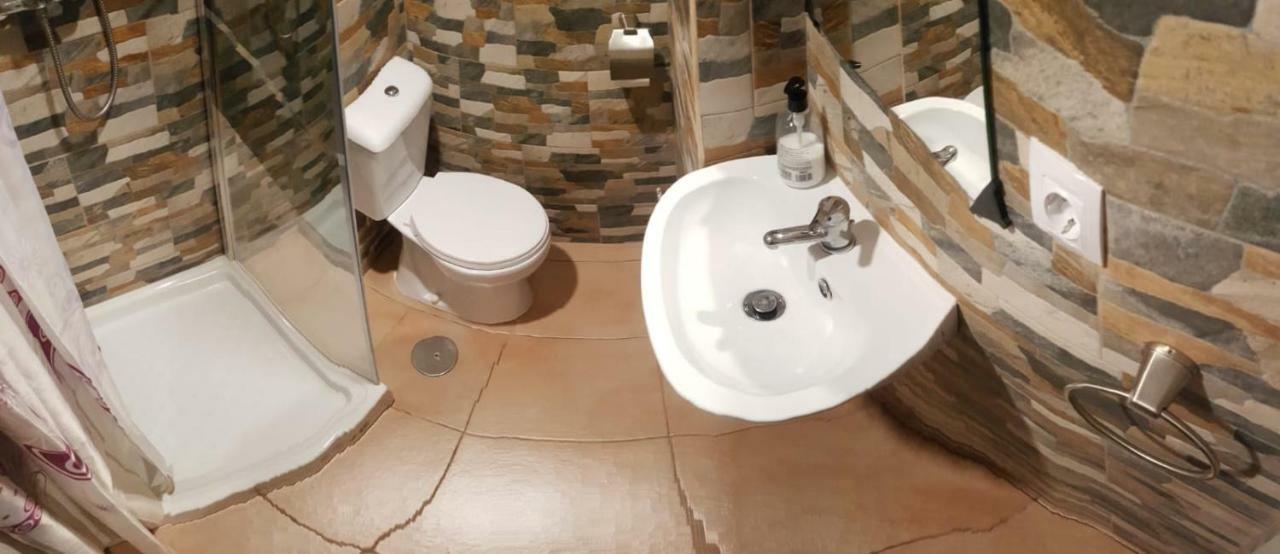 Apartamentos Con Patio لقنت المظهر الخارجي الصورة